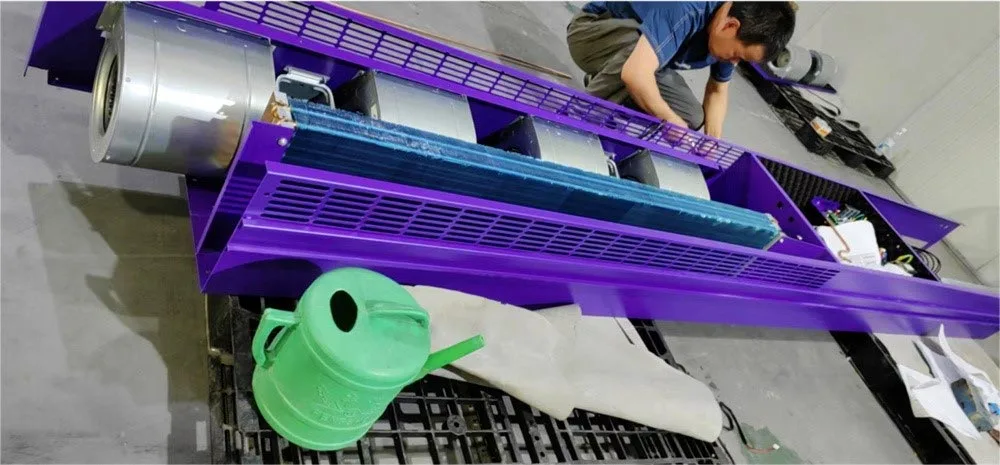 Hisurp Sunroom Air Conditioner on the production line assembling.